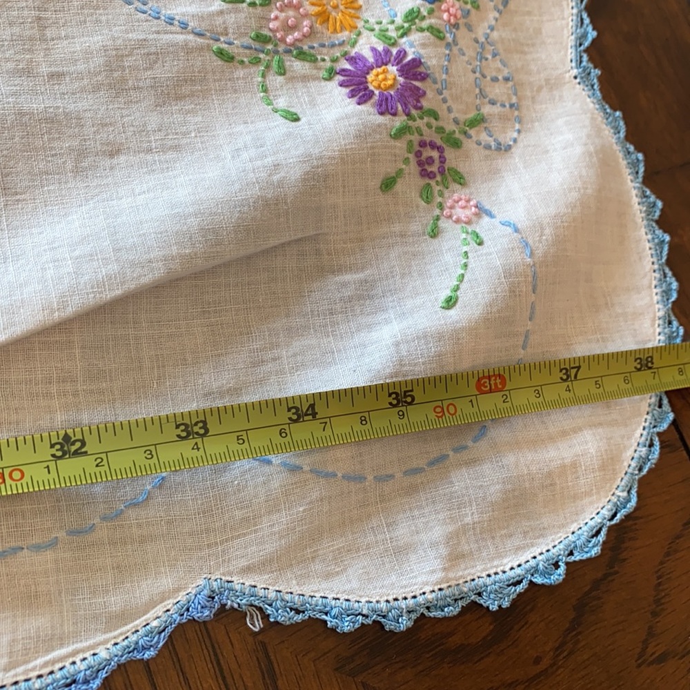 Vintage handmade table runner - Picture 7 of 8